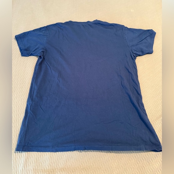 GAP two Men’s Medium V-neck tee shirts light & dark blue 100% cotton regular fit - Picture 7 of 7